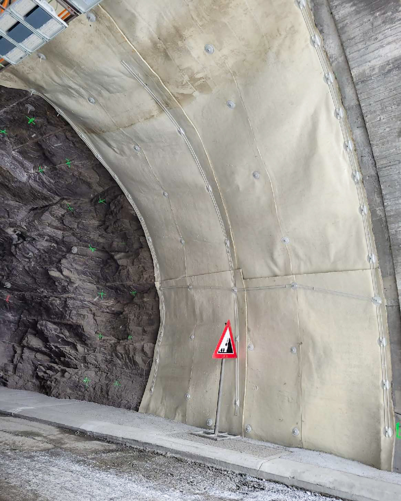 Velg våre løsninger dersom du ønsker redusere miljøpåvirkningen kraftig, uten at det går på bekostning av isolasjonseffekten. I tillegg kan du redusere både tykkelse og installasjonskompleksitet. 